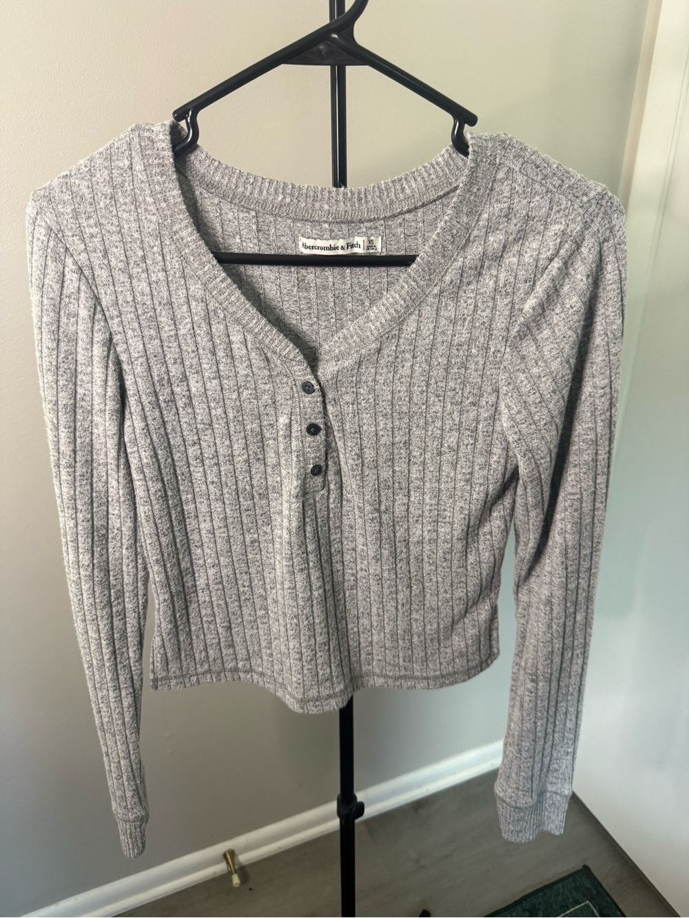 Abercrombie and Fitch Cropped Long Sleeve Sweater - XS